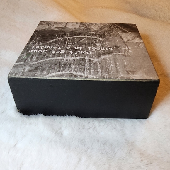 Trash Talk by Annie Wood Sign "Don't Get Your Tinsel In A Tangle!" - Picture 5 of 7